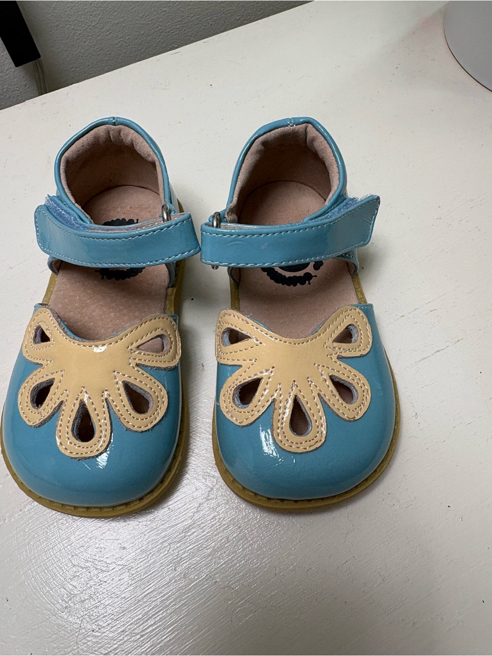 Livie and Luca Daisy Blue Classic Patent Leather Petal Toddler Shoes. Size 5.